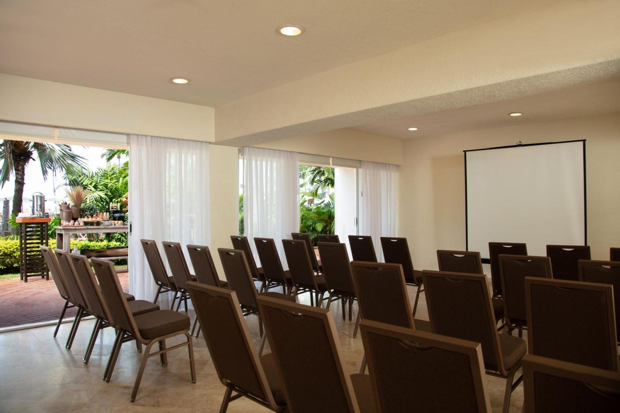 Sheraton Buganvilias Resort & Convention Center Puerto Vallarta Exterior photo