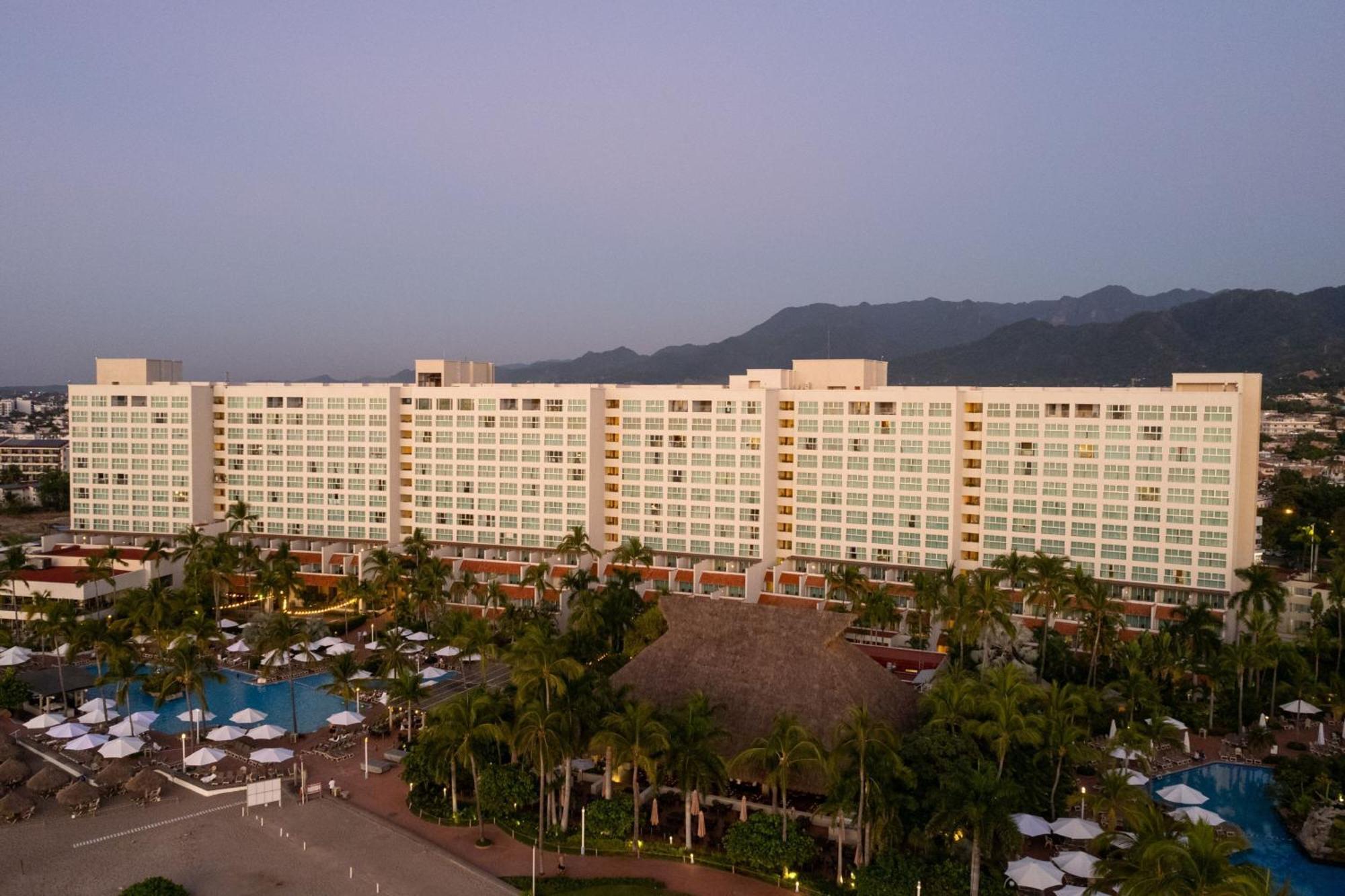 Sheraton Buganvilias Resort & Convention Center Puerto Vallarta Exterior photo