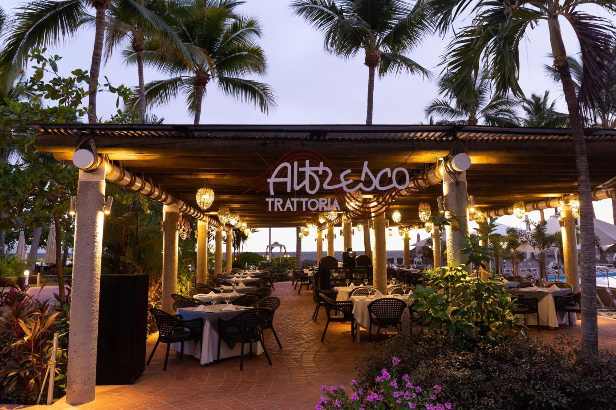 Sheraton Buganvilias Resort & Convention Center Puerto Vallarta Exterior photo